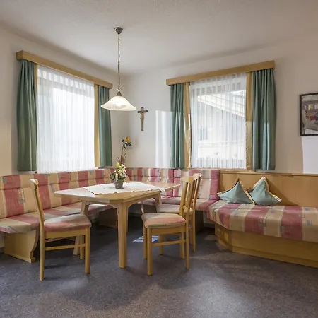 Regina Apartmán Tux