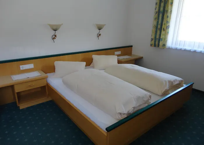 里贾纳度假屋酒店 *