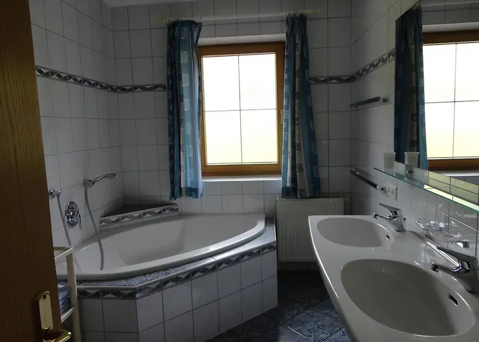 里贾纳度假屋酒店 *